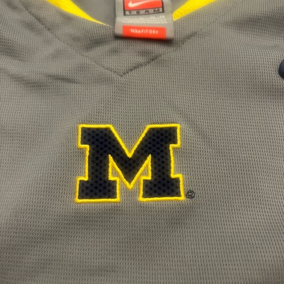 Men’s XL Nike U of M lightweight pullover with reinforced elbows - Picture 3 of 4